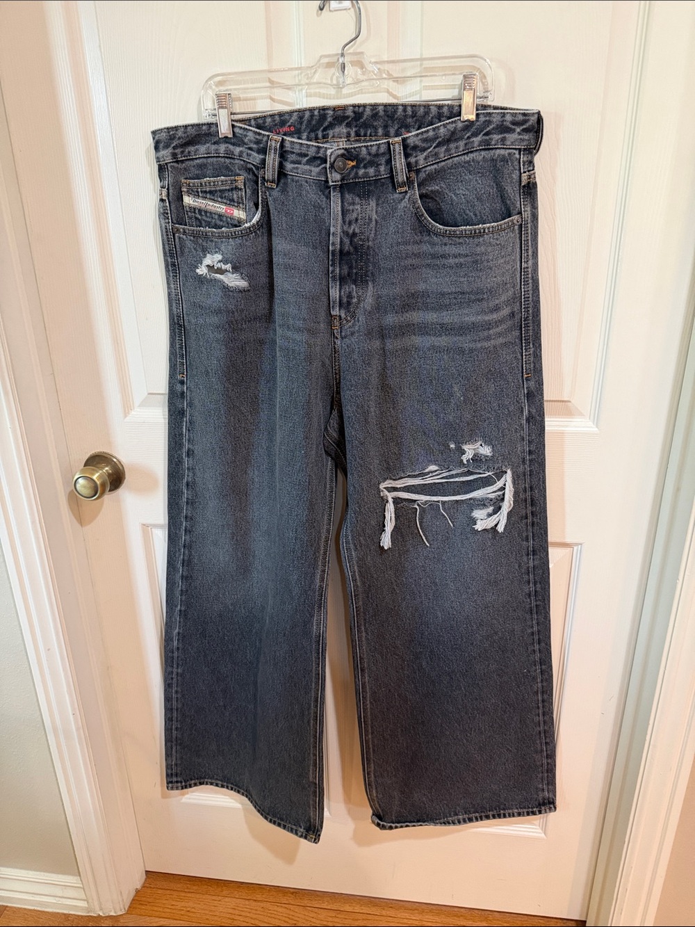 Diesel Industry Men's Distressed Wide-Leg Jeans in Faded Black Sz 34. Box6